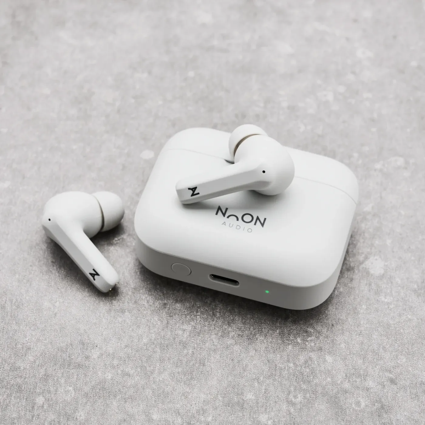 NOON AUDIO ADEPT 5 ACTIVE WHITE AUSTIŅAS