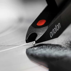 ARGON AUDIO TT-3 Black Ortofon OM 5E VINILA PLAŠU ATSKAŅOTĀJS