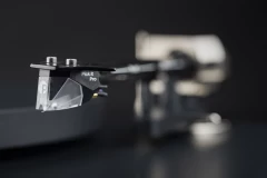 PRO-JECT Debut PRO Black VINILA PLAŠU ATSKAŅOTĀJS