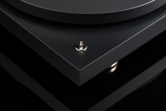 PRO-JECT Debut PRO Black VINILA PLAŠU ATSKAŅOTĀJS