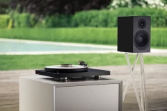 PRO-JECT Debut PRO Black VINILA PLAŠU ATSKAŅOTĀJS