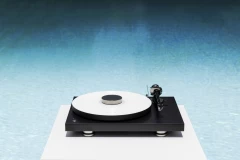 PRO-JECT Debut PRO Black VINILA PLAŠU ATSKAŅOTĀJS