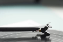 PRO-JECT Essential III Black Gloss VINILA PLAŠU ATSKAŅOTĀJS