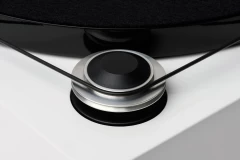 PRO-JECT Essential III Black Gloss VINILA PLAŠU ATSKAŅOTĀJS