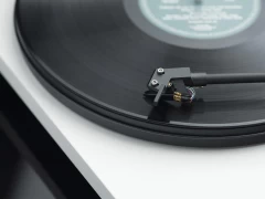 PRO-JECT PRIMARY E PHONO (OM NN) WHITE VINILA PLAŠU ATSKAŅOTĀJS
