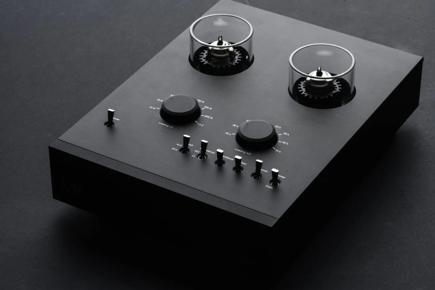 E.A.T. E-GLO PETIT B BLACK Phono Stage AKSESUĀRI VINILA ATSKAŅOTĀJAM