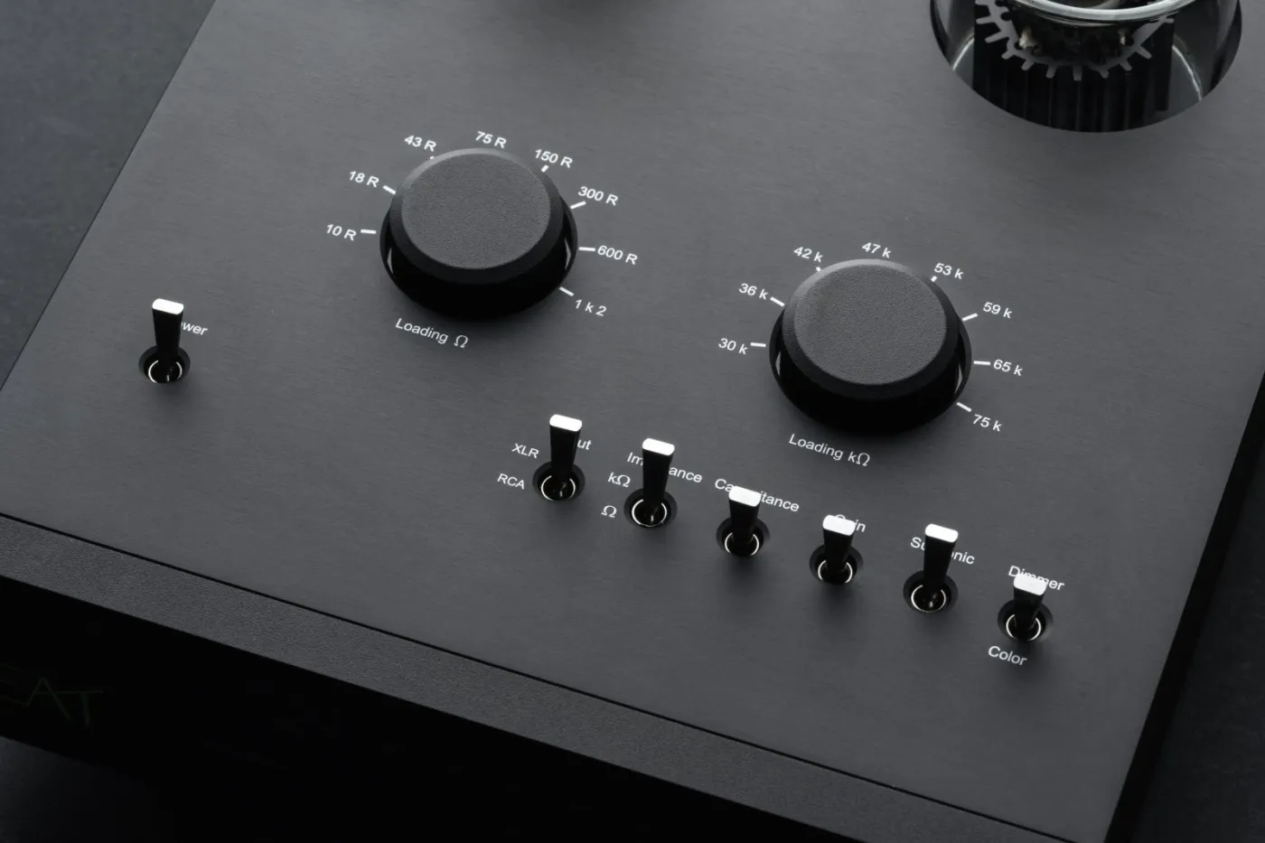 E.A.T. E-GLO PETIT B BLACK Phono Stage AKSESUĀRI VINILA ATSKAŅOTĀJAM