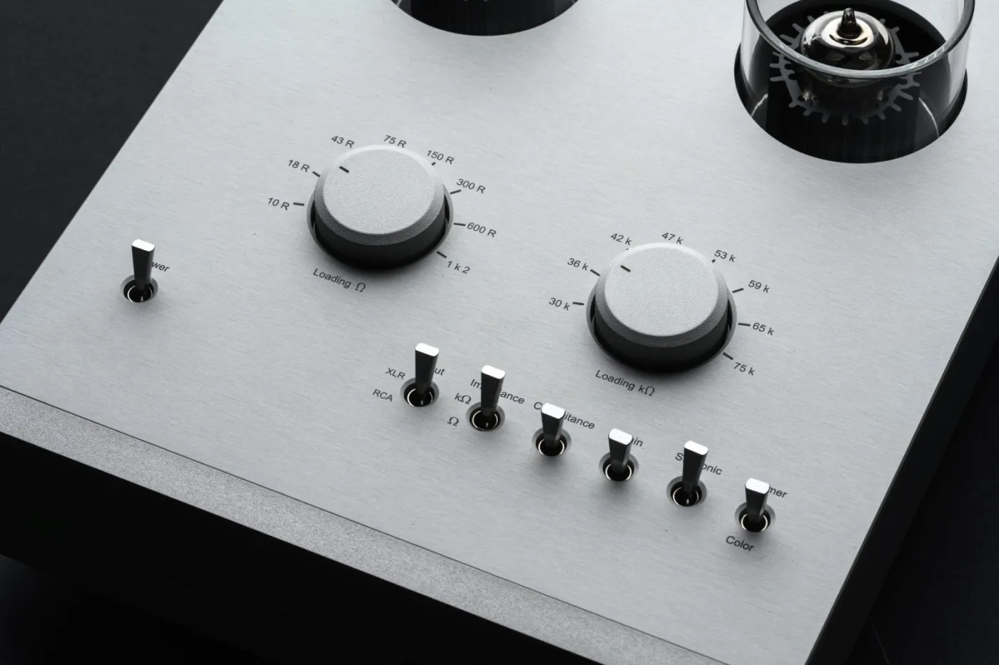 E.A.T. E-GLO PETIT B SILVER Phono Stage AKSESUĀRI VINILA ATSKAŅOTĀJAM