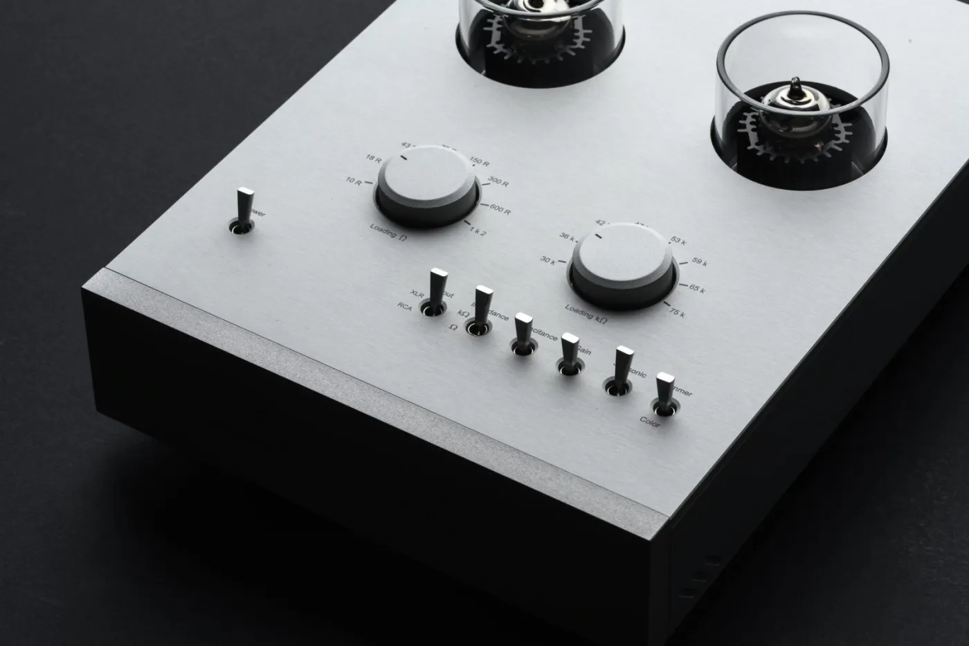 E.A.T. E-GLO PETIT B SILVER Phono Stage AKSESUĀRI VINILA ATSKAŅOTĀJAM