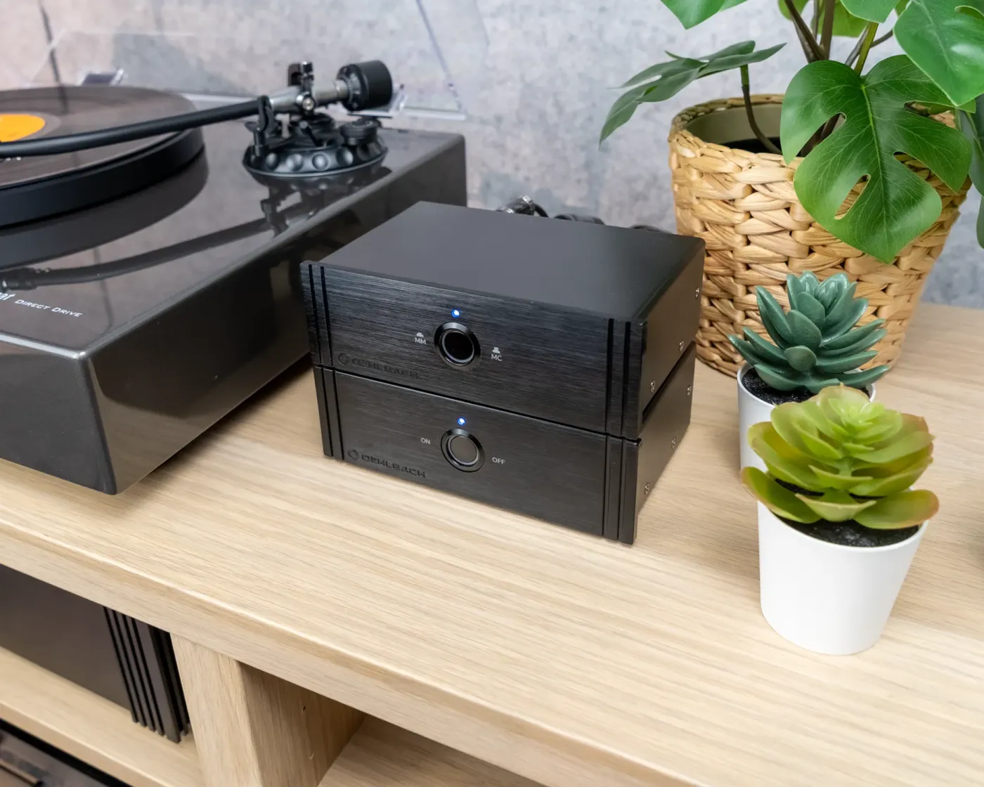 OEHLBACH Art. No. 13905 Twin Amp Ultra Phono Pre-Amp MM/MC AKSESUĀRI VINILA ATSKAŅOTĀJAM